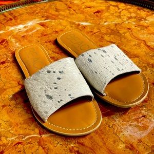 Beach by Matisse size 9 cowhide leather sandals made in India